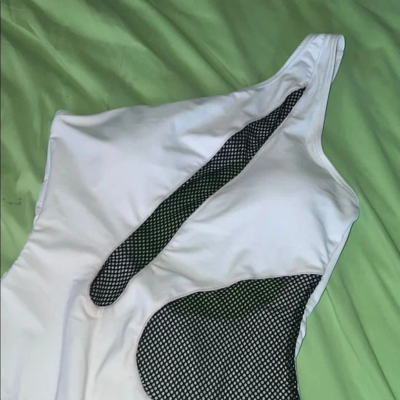 Stylish One Piece Swimsuit one shoulder - White and Black - Picture 2 of 8